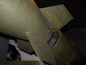 `missile`