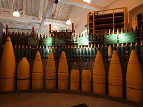 `projectile, missile`
